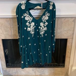 Free people small green dress with flower embroidery
